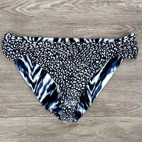 NWT - LA BLANCA Reversible Animal Instincts Shirred Swim Bottoms Blue - Size 16 - Picture 7 of 16